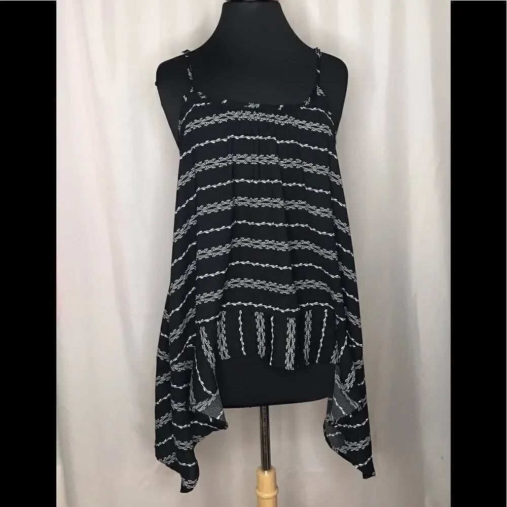 143 Story by Line Up Ruffle Shark Bite Tank Top S
